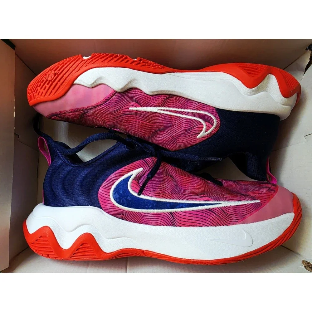 Nike Giannis immortality SIZE US 7 Women/ 5.5 Y
